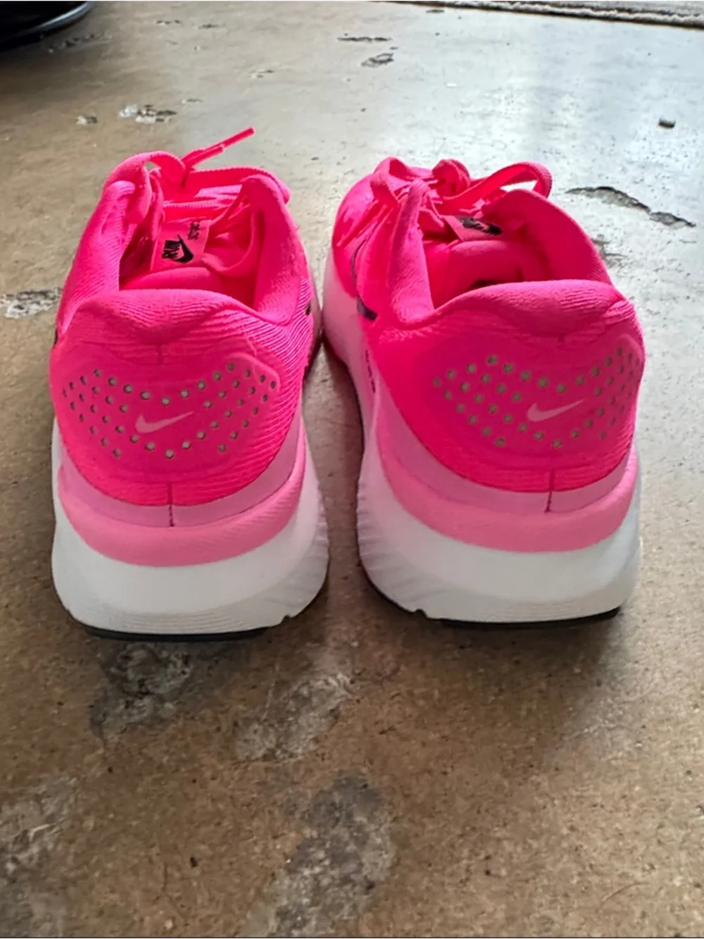Nike Structure 26 Women’s Running Shoes Pink